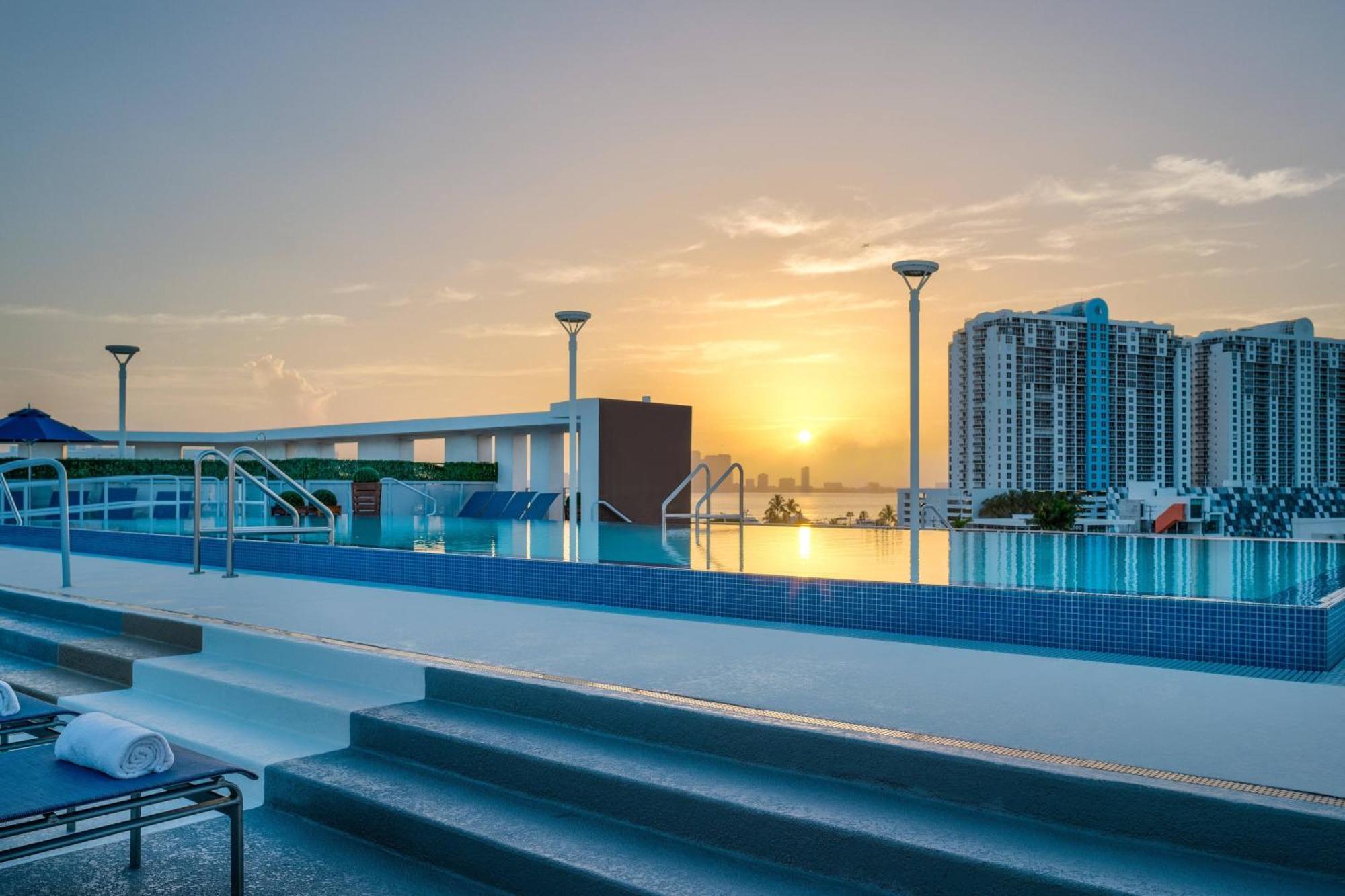 Residence Inn By Marriott Miami Beach South Beach Zewnętrze zdjęcie